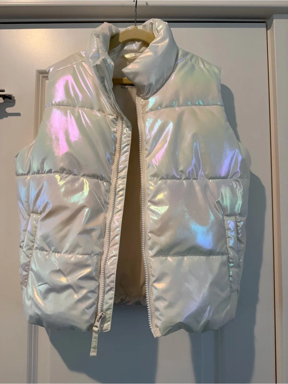 Old Navy Girls Iridescent White Puffer Vest